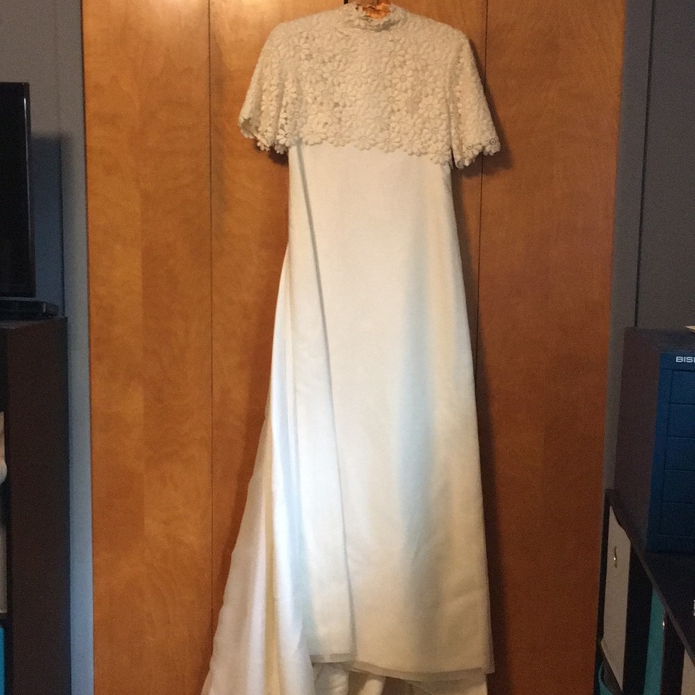 VINTAGE WEDDING GOWN